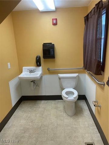 2470 Massillon Road, Akron, OH 44312