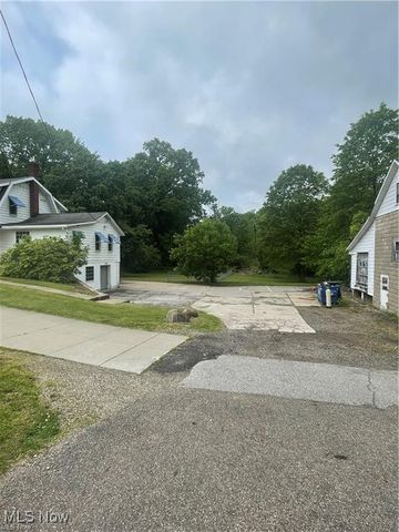 2470 Massillon Road, Akron, OH 44312