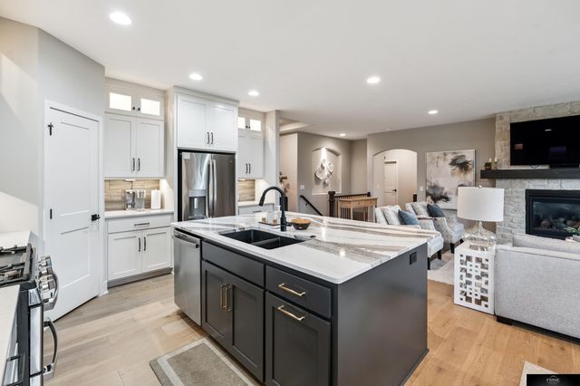 12651 sherman Plaza, Omaha, NE 68138