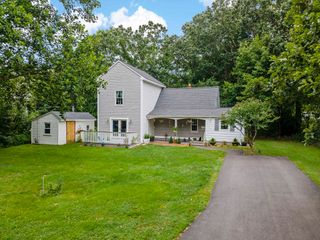 37 Henri St, Somerset, MA 02726