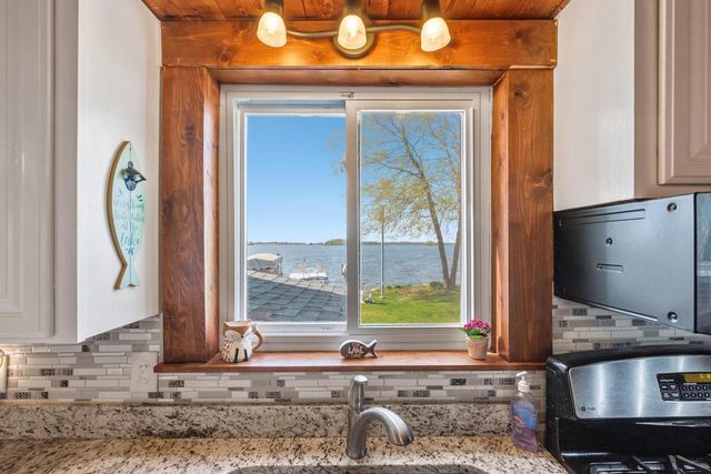 W10285 Shorecrest DRIVE, Fox Lake, WI 53933