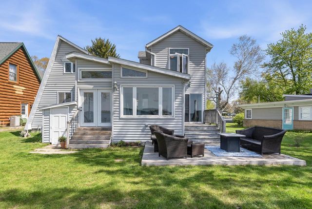 W10285 Shorecrest DRIVE, Fox Lake, WI 53933
