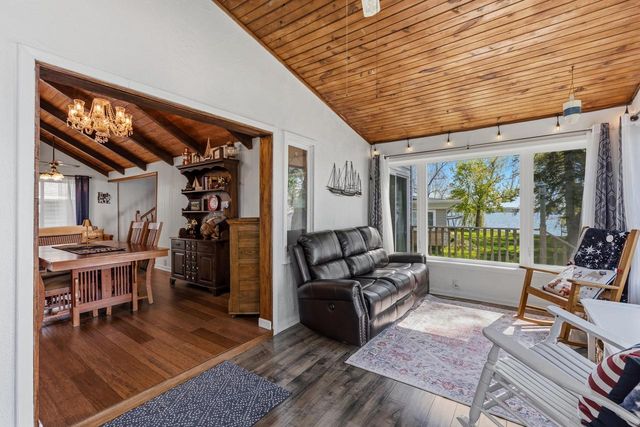 W10285 Shorecrest DRIVE, Fox Lake, WI 53933