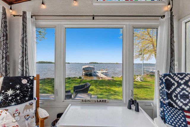 W10285 Shorecrest DRIVE, Fox Lake, WI 53933