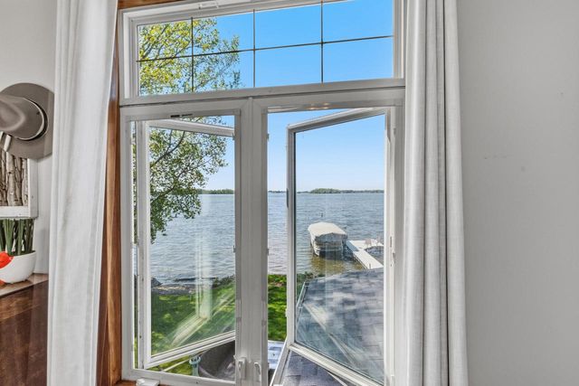 W10285 Shorecrest DRIVE, Fox Lake, WI 53933