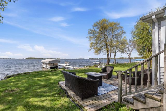 W10285 Shorecrest DRIVE, Fox Lake, WI 53933