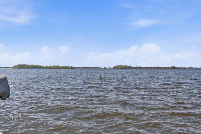 W10285 Shorecrest DRIVE, Fox Lake, WI 53933