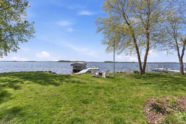 W10285 Shorecrest DRIVE, Fox Lake, WI 53933