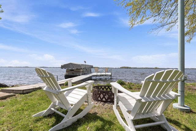 W10285 Shorecrest DRIVE, Fox Lake, WI 53933