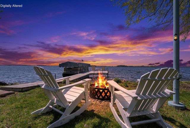 W10285 Shorecrest DRIVE, Fox Lake, WI 53933