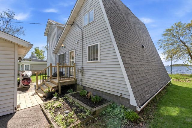 W10285 Shorecrest DRIVE, Fox Lake, WI 53933