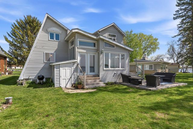 W10285 Shorecrest DRIVE, Fox Lake, WI 53933