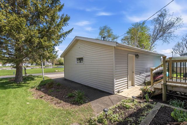 W10285 Shorecrest DRIVE, Fox Lake, WI 53933