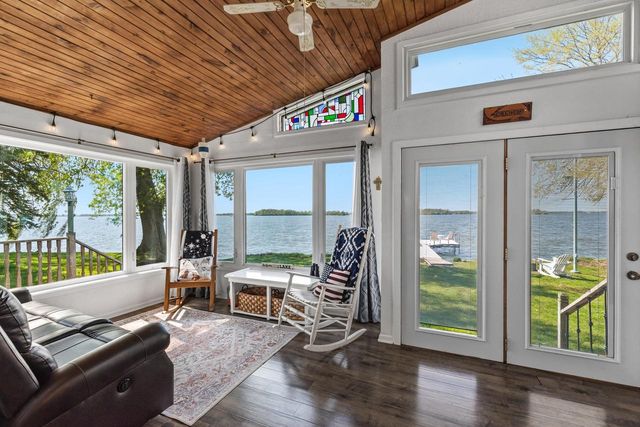 W10285 Shorecrest DRIVE, Fox Lake, WI 53933