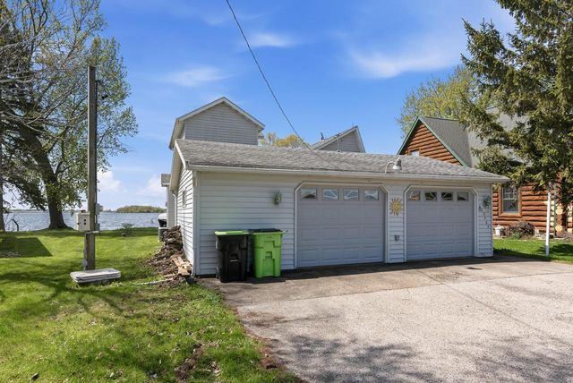 W10285 Shorecrest DRIVE, Fox Lake, WI 53933