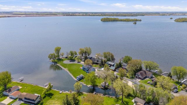 W10285 Shorecrest DRIVE, Fox Lake, WI 53933