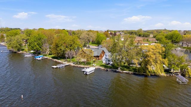 W10285 Shorecrest DRIVE, Fox Lake, WI 53933