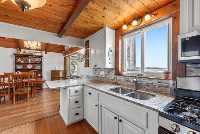 W10285 Shorecrest DRIVE, Fox Lake, WI 53933