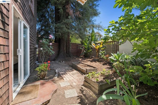 4987 SHAFTER AVENUE, Oakland, CA 94609