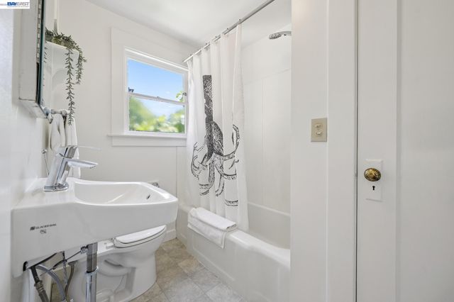 4987 SHAFTER AVENUE, Oakland, CA 94609