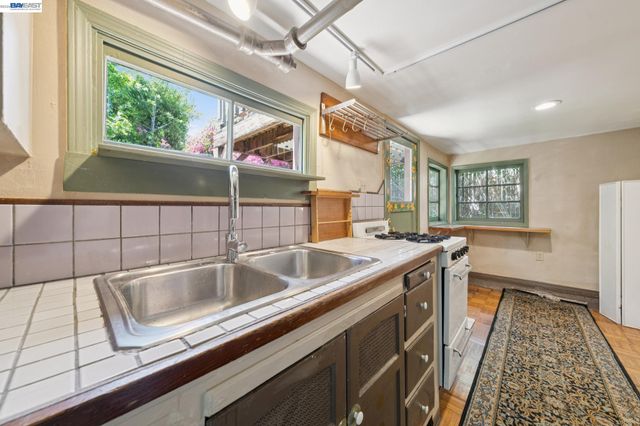 4987 SHAFTER AVENUE, Oakland, CA 94609