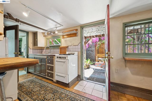 4987 SHAFTER AVENUE, Oakland, CA 94609