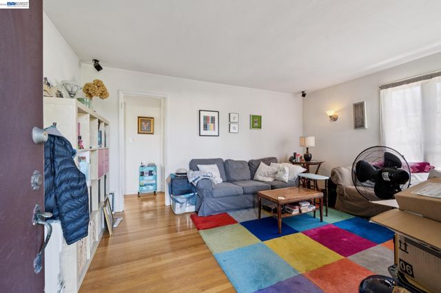 4987 SHAFTER AVENUE, Oakland, CA 94609