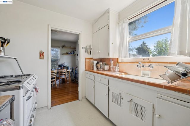 4987 SHAFTER AVENUE, Oakland, CA 94609