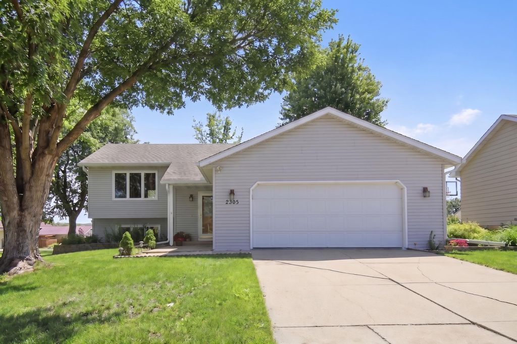 2305 13th Street SW, Austin, MN 55912