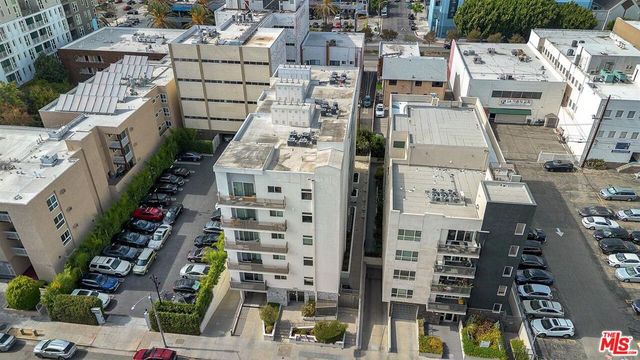 3951 Ingraham Street, Los Angeles, CA 90005