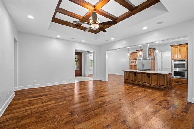 9 S Queensborough Lane, Rogers, AR 72758