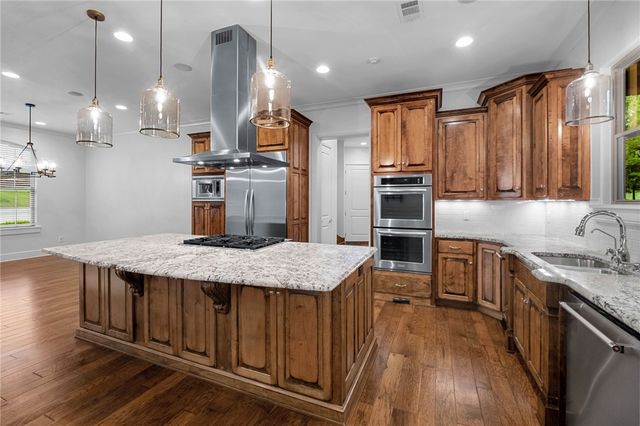 9 S Queensborough Lane, Rogers, AR 72758