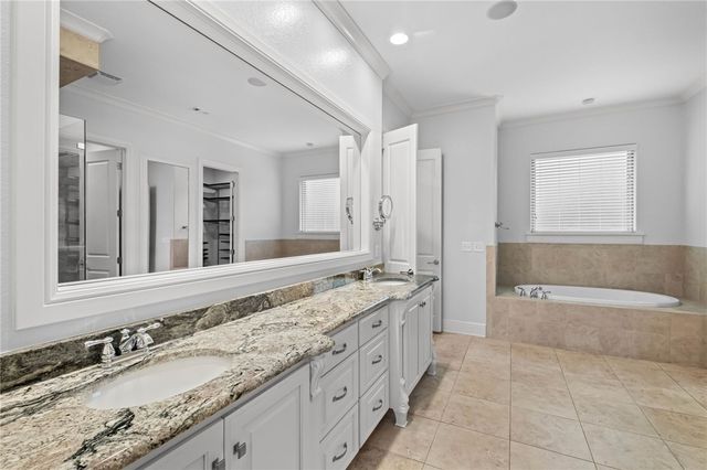 9 S Queensborough Lane, Rogers, AR 72758