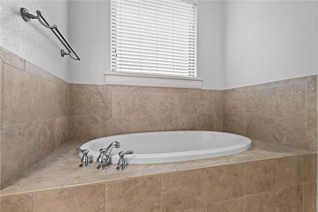9 S Queensborough Lane, Rogers, AR 72758