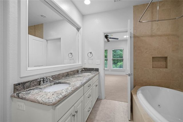 9 S Queensborough Lane, Rogers, AR 72758