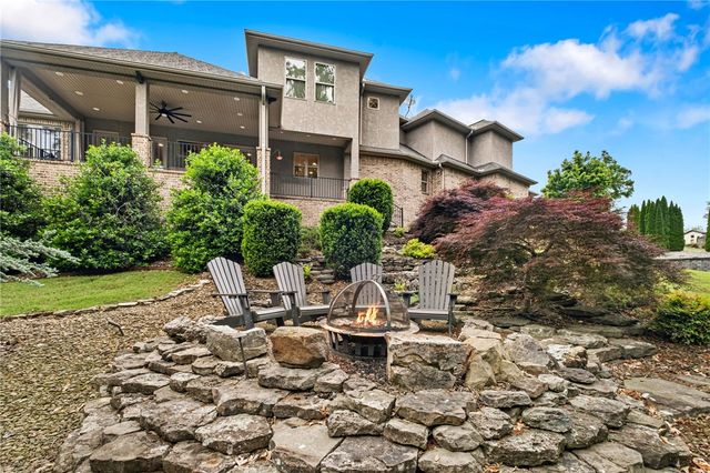9 S Queensborough Lane, Rogers, AR 72758