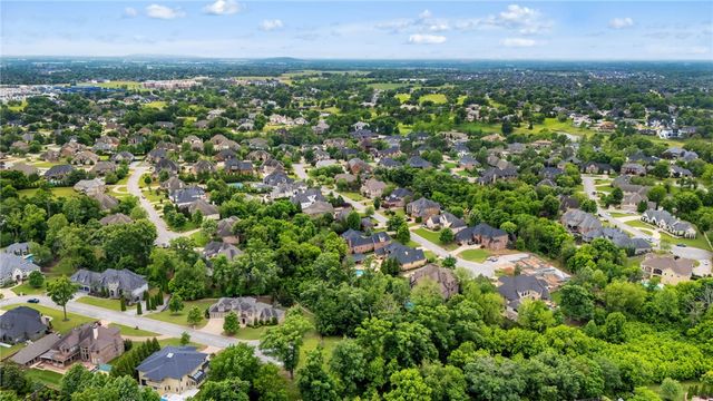 9 S Queensborough Lane, Rogers, AR 72758