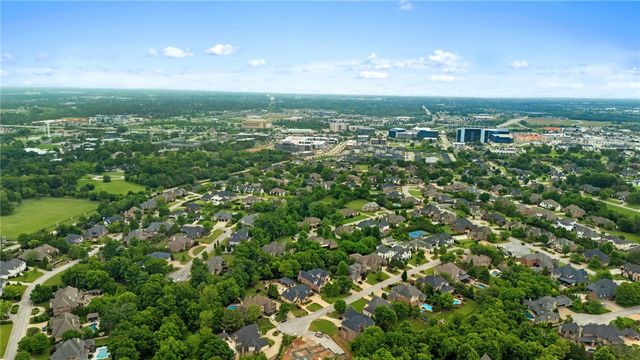 9 S Queensborough Lane, Rogers, AR 72758