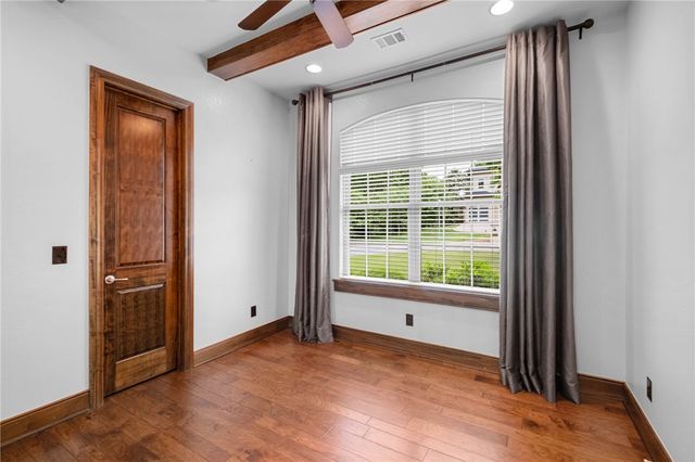 9 S Queensborough Lane, Rogers, AR 72758