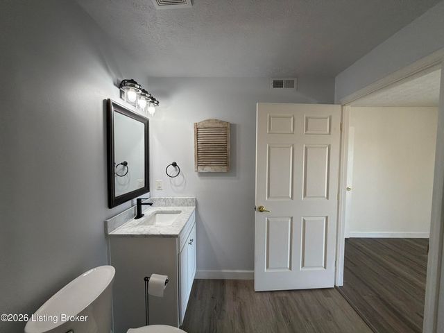 122 Lookout Dr, Brandenburg, KY 40108