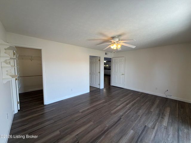 122 Lookout Dr, Brandenburg, KY 40108