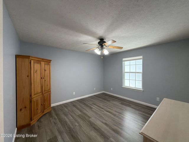 122 Lookout Dr, Brandenburg, KY 40108