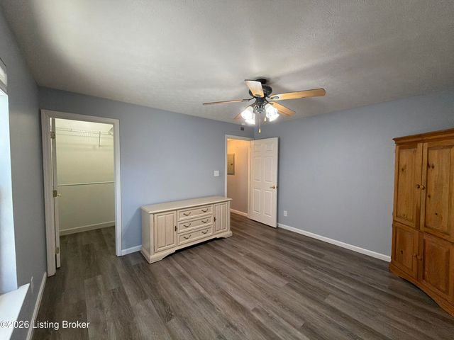 122 Lookout Dr, Brandenburg, KY 40108