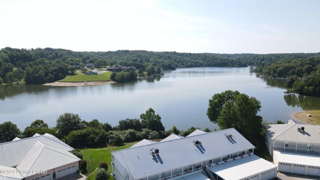 122 Lookout Dr, Brandenburg, KY 40108