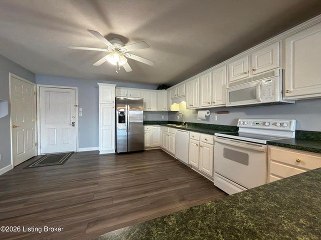 122 Lookout Dr, Brandenburg, KY 40108