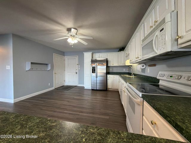 122 Lookout Dr, Brandenburg, KY 40108