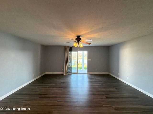 122 Lookout Dr, Brandenburg, KY 40108