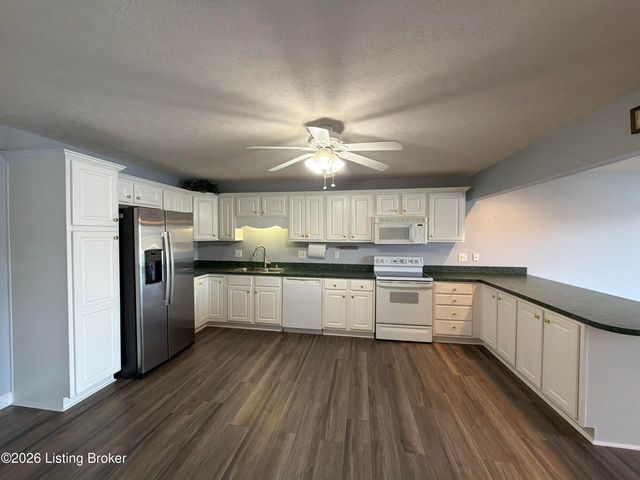 122 Lookout Dr, Brandenburg, KY 40108