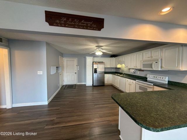 122 Lookout Dr, Brandenburg, KY 40108