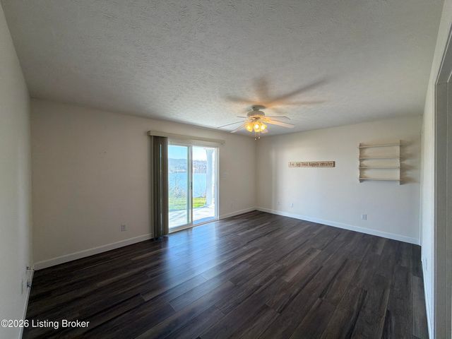 122 Lookout Dr, Brandenburg, KY 40108